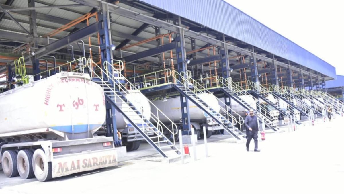 4,000 CNG trucks: Tanker drivers panic as Dangote, marketers tighten distribution deal